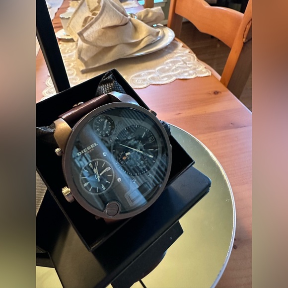 Diesel Men’s watch! Like new! - Picture 3 of 6